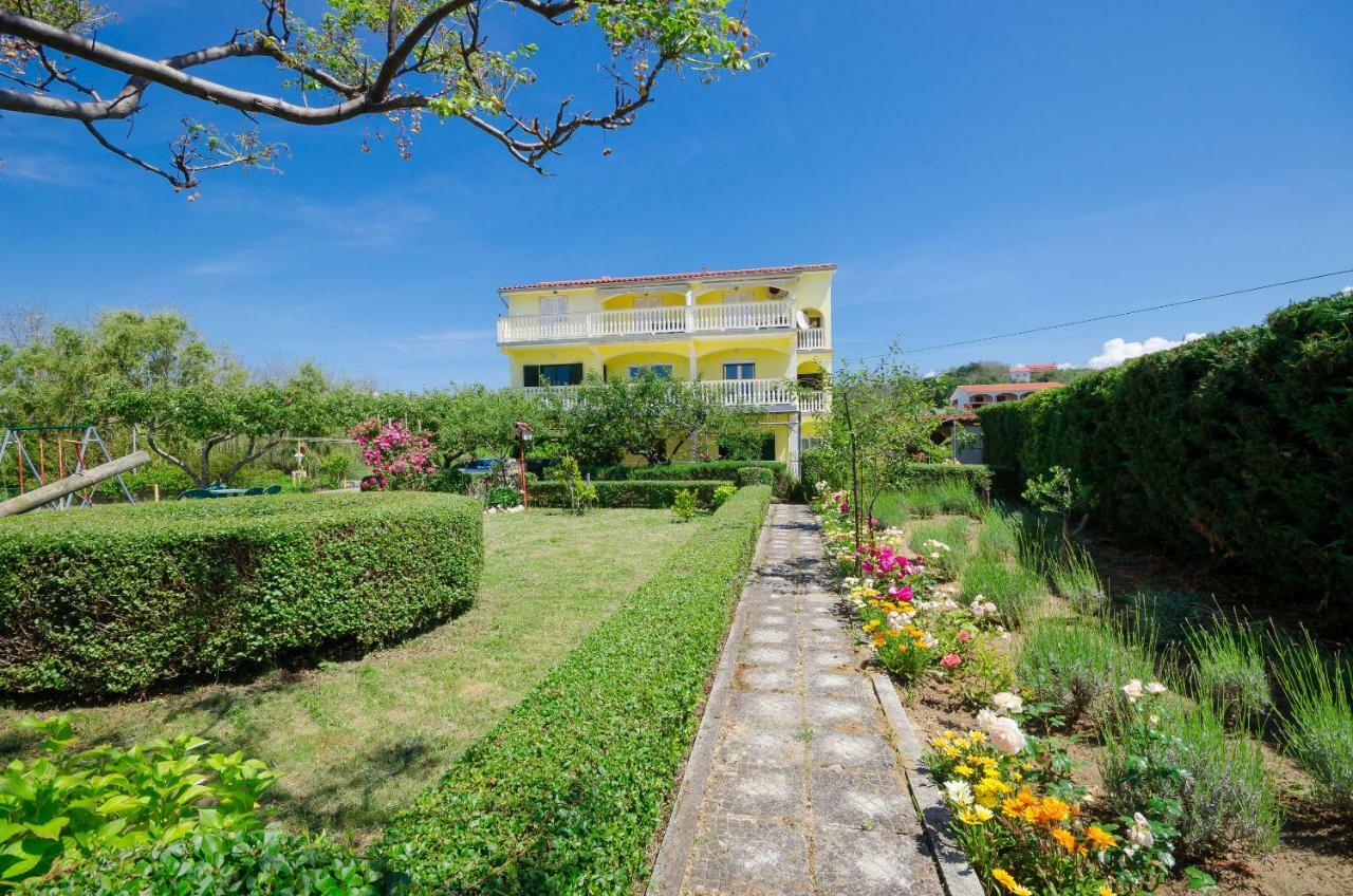 Apartments Boza Lopar Exterior foto